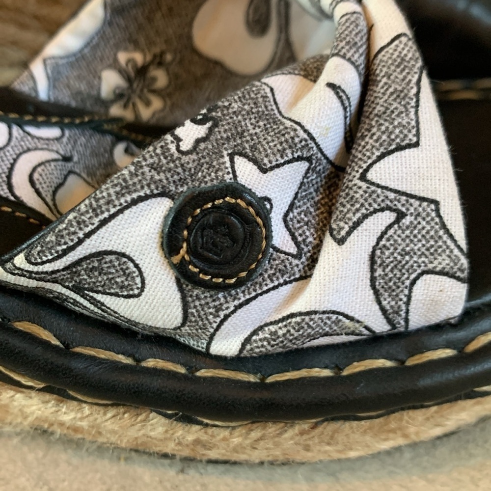 Born sz 8 leather and cloth black and white espadrilles. - Picture 9 of 9